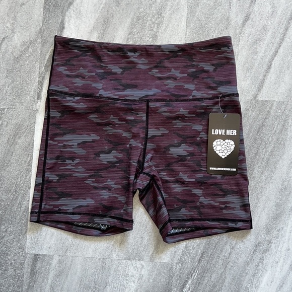 Love Her Shop Hey Shorty High Waist 5" - Camo Bordeaux XFit purple camo shorts M - Picture 1 of 8